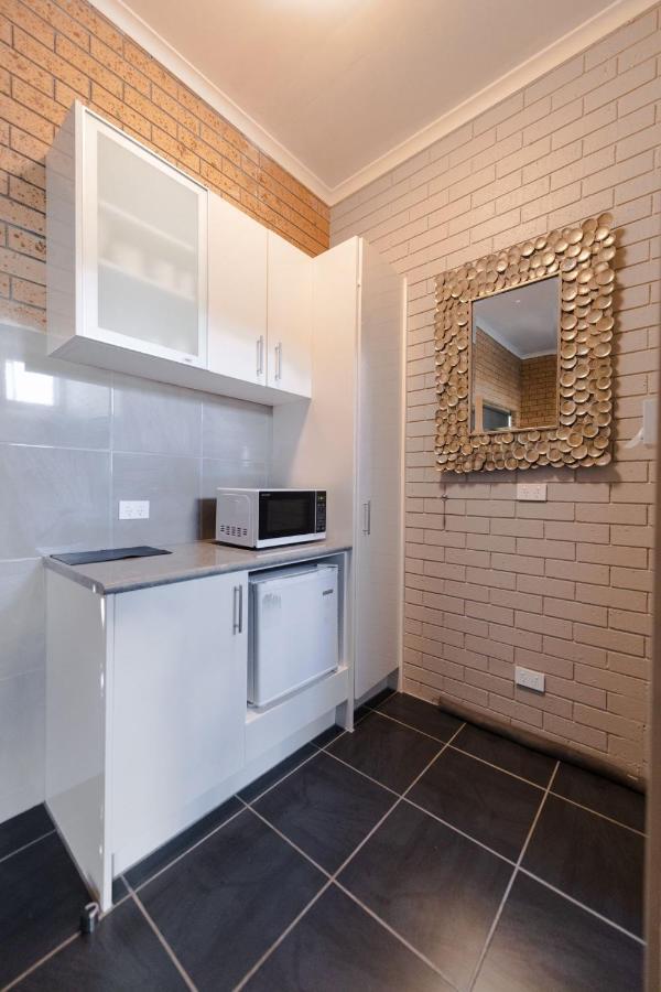 Colac Mid City Motor Inn Экстерьер фото