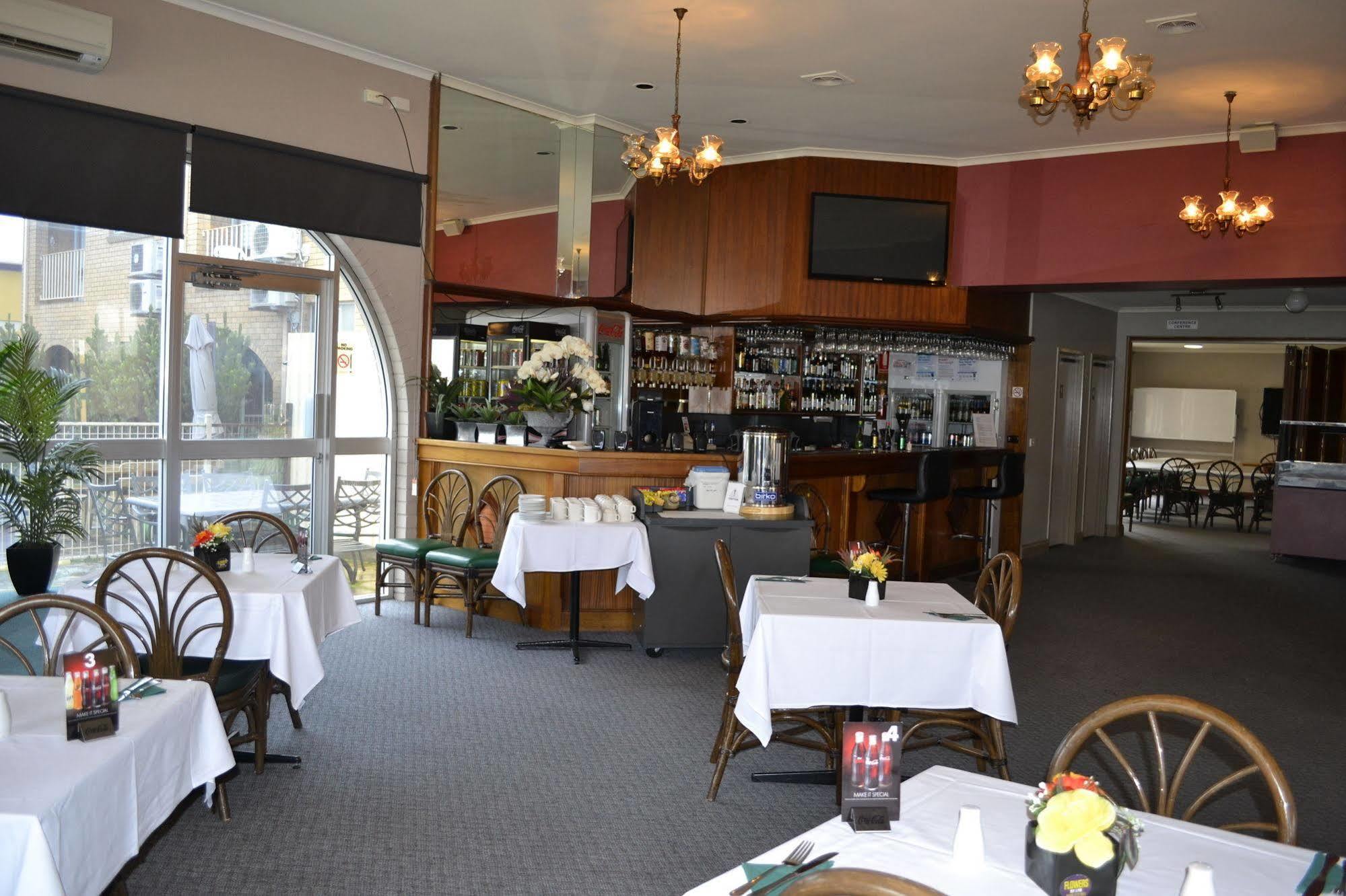 Colac Mid City Motor Inn Экстерьер фото