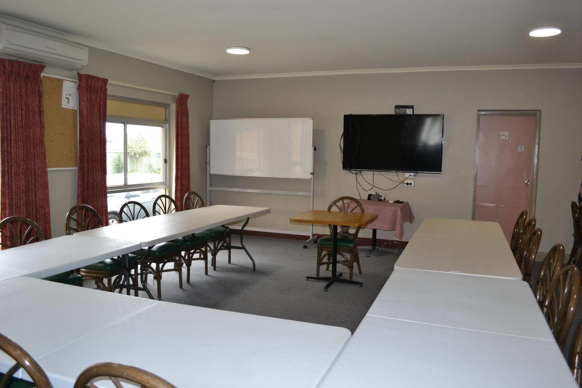 Colac Mid City Motor Inn Экстерьер фото