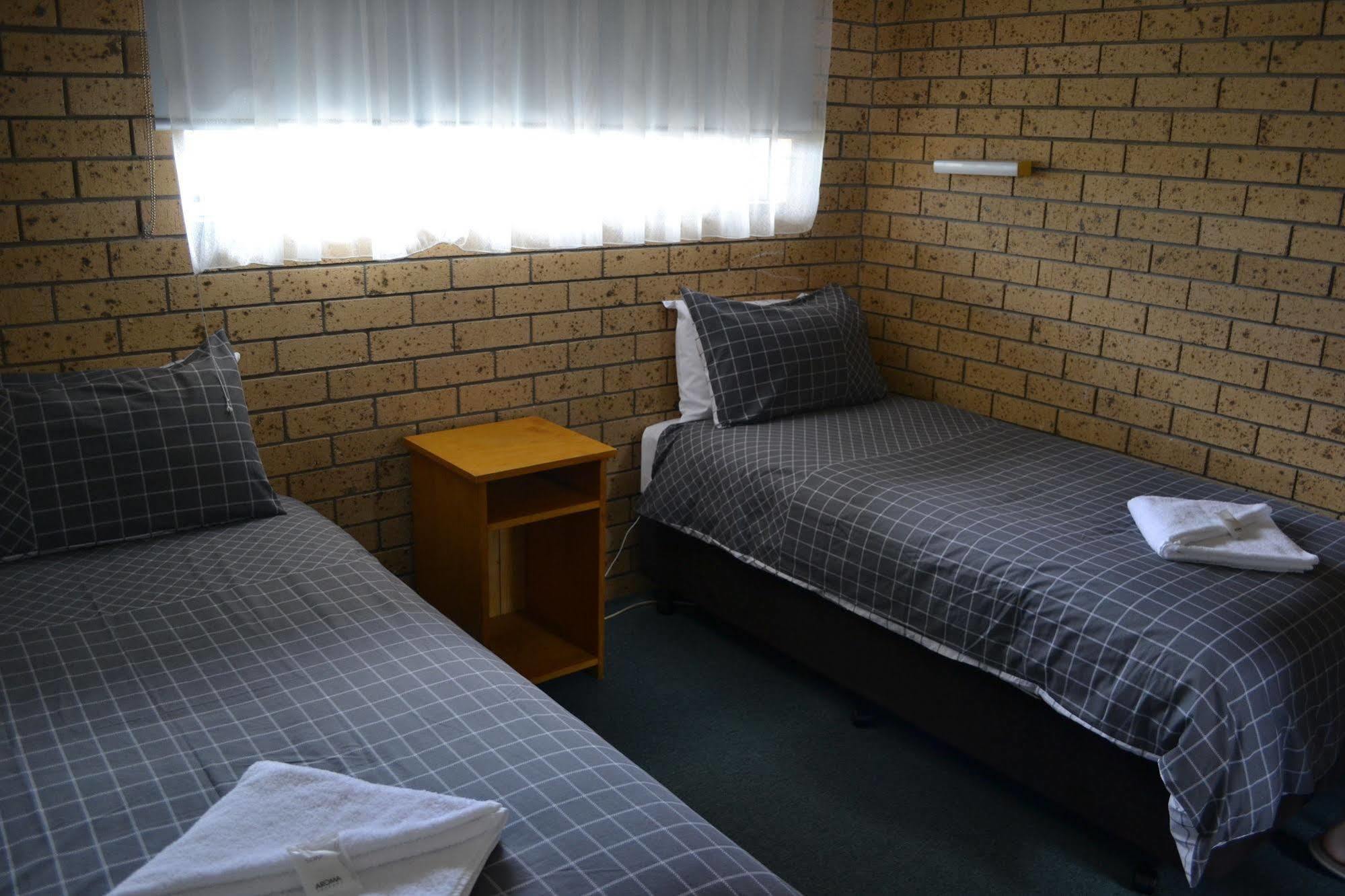 Colac Mid City Motor Inn Экстерьер фото