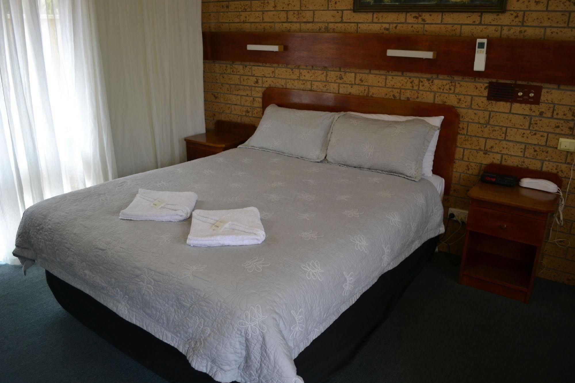 Colac Mid City Motor Inn Экстерьер фото