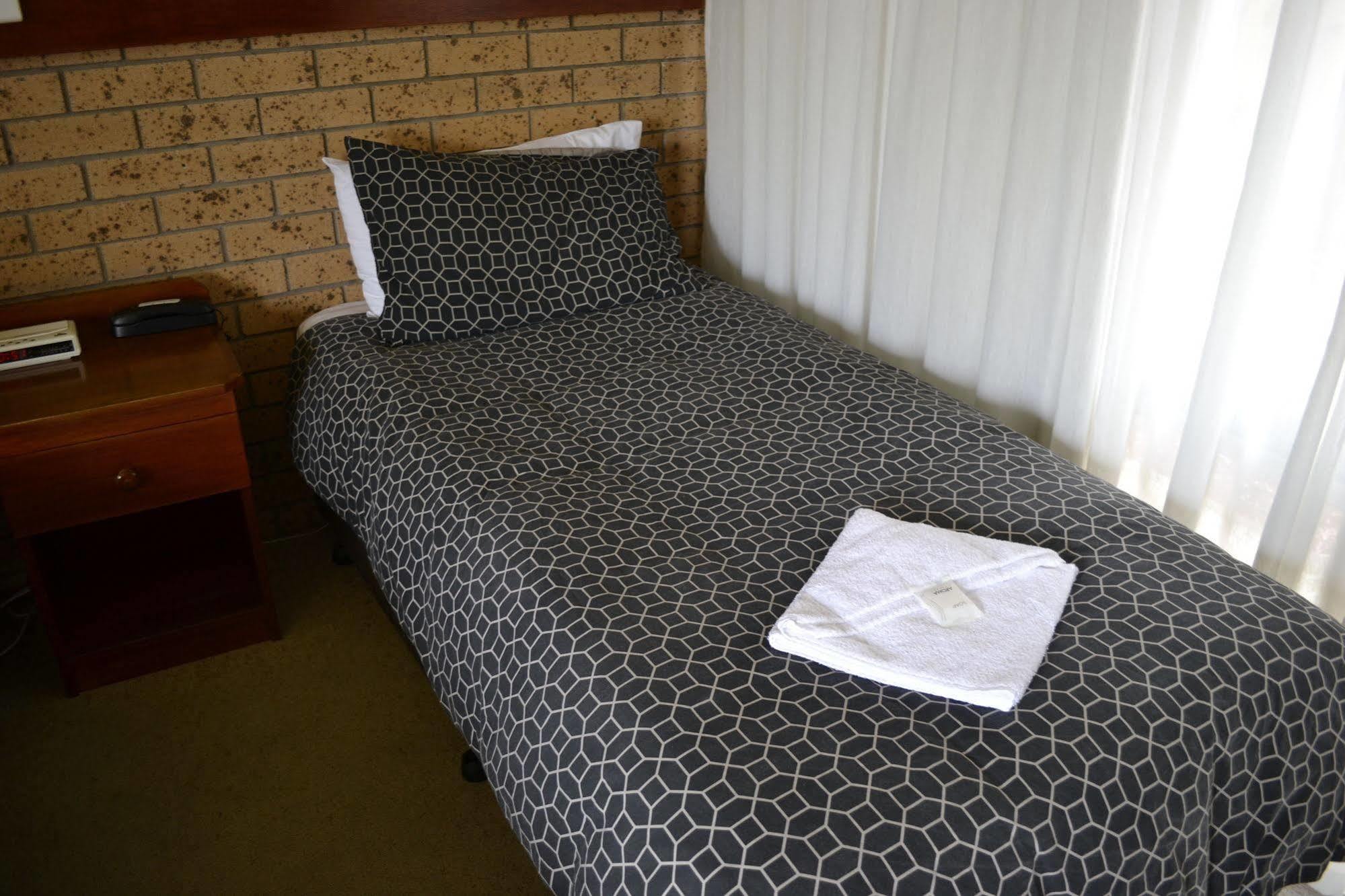 Colac Mid City Motor Inn Экстерьер фото