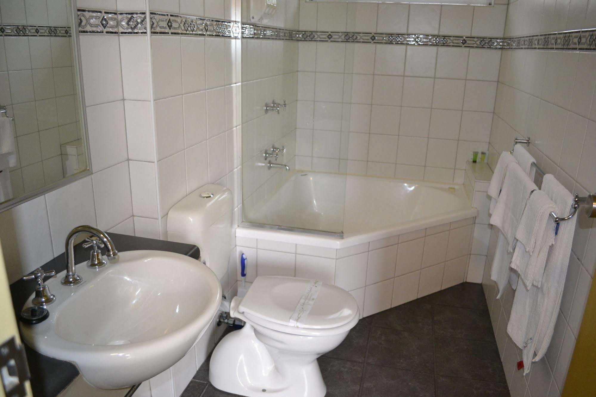 Colac Mid City Motor Inn Экстерьер фото