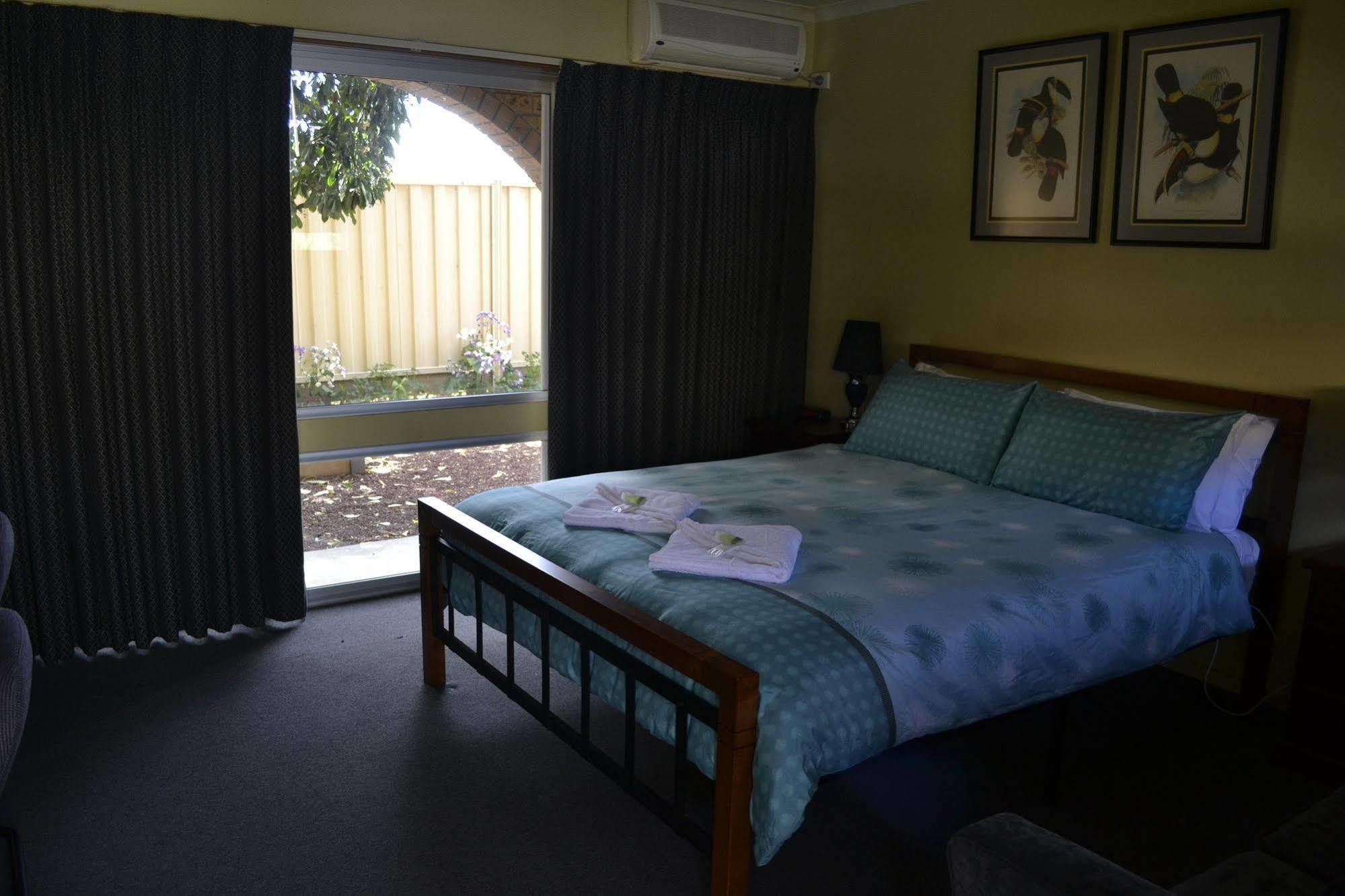 Colac Mid City Motor Inn Экстерьер фото