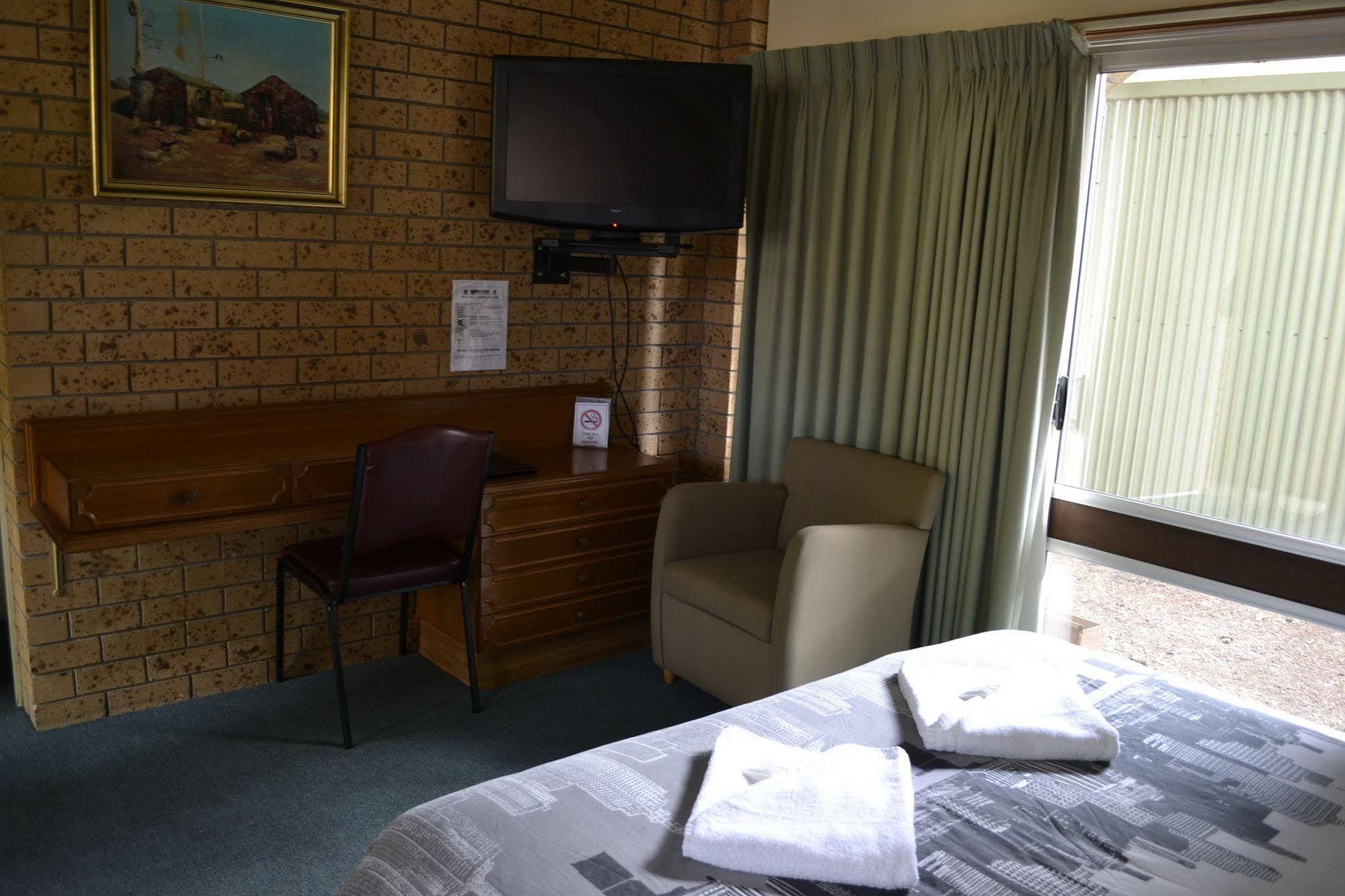 Colac Mid City Motor Inn Экстерьер фото