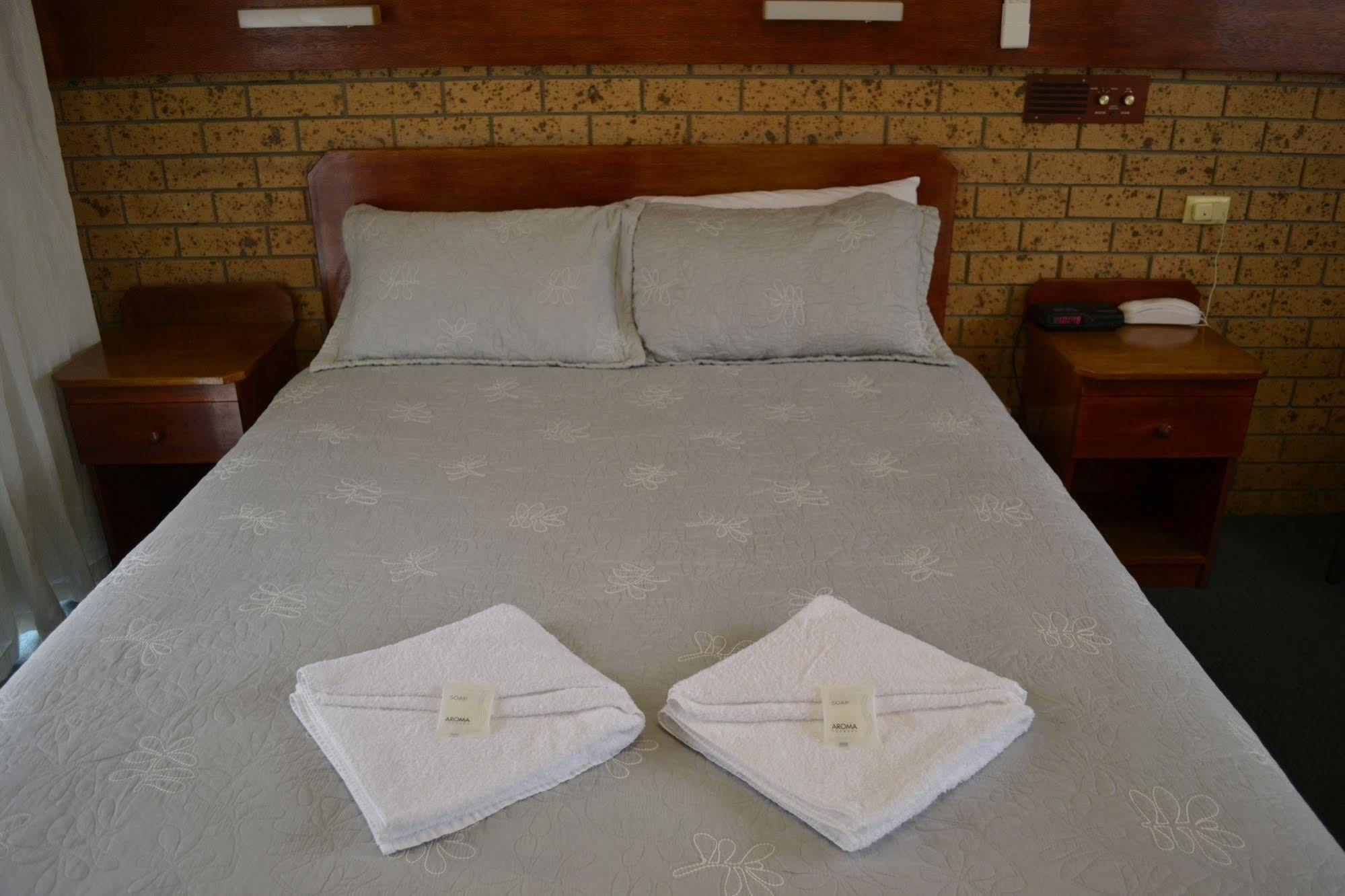 Colac Mid City Motor Inn Экстерьер фото