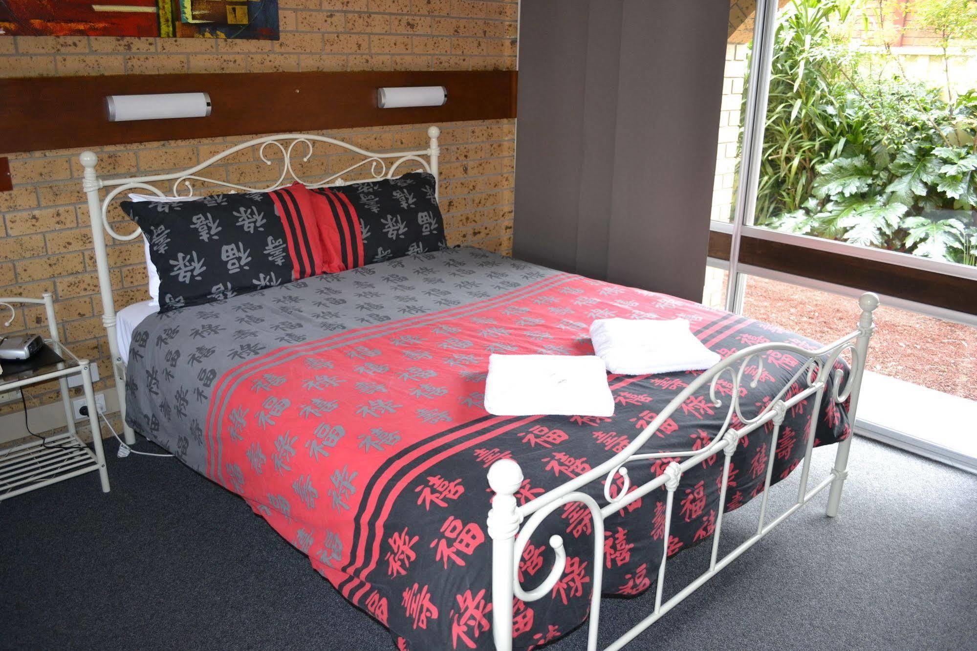 Colac Mid City Motor Inn Экстерьер фото
